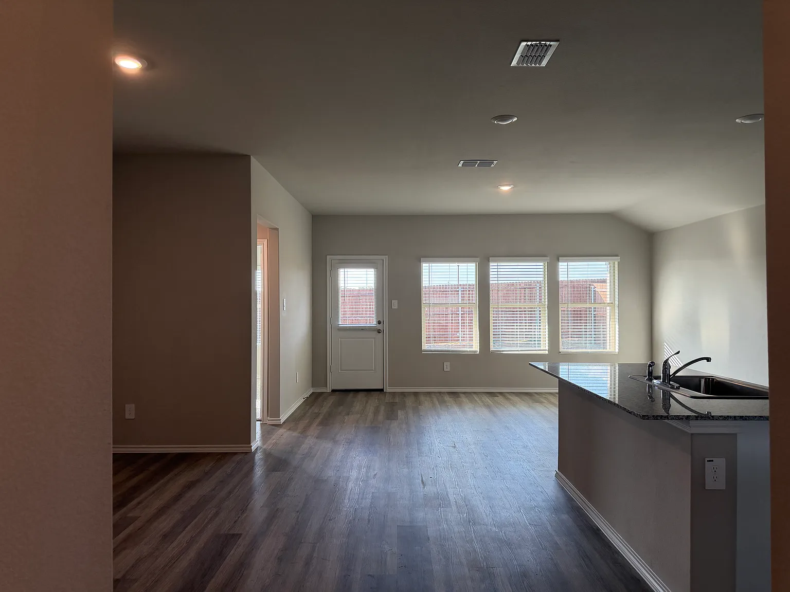 4 bed, 1702 sqft, $2,100 — Photo 3