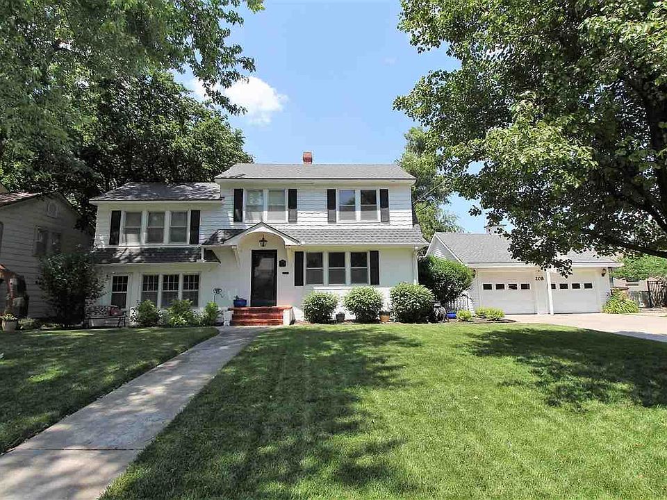 1st image of 208 Hyde Park Dr