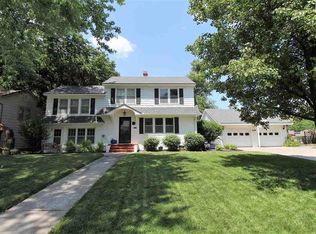 208 Hyde Park Dr, Hutchinson, KS 67502