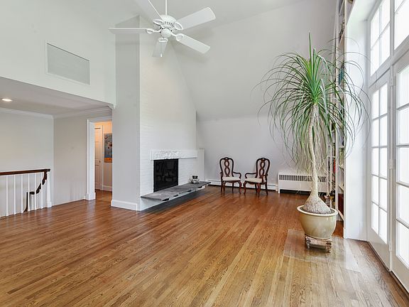 Grand Loft/Custom Fireplace - Oversized Windows