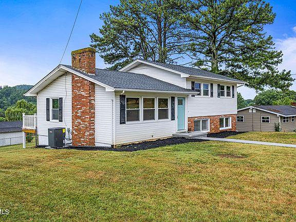 3rd image of 315 Louise Ln