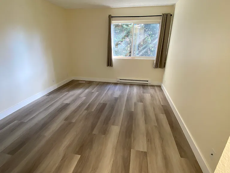 Mandarin Dr — Photo 68