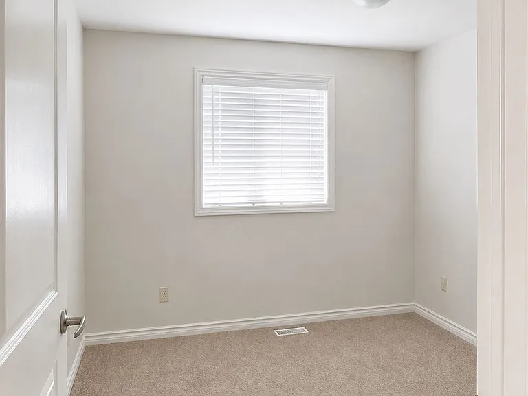 129 Seeley Ave — Photo 14