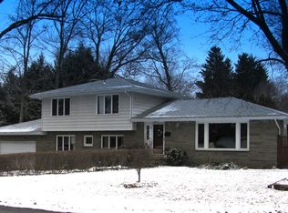 48 McKinley Dr, Delmar, NY 12054