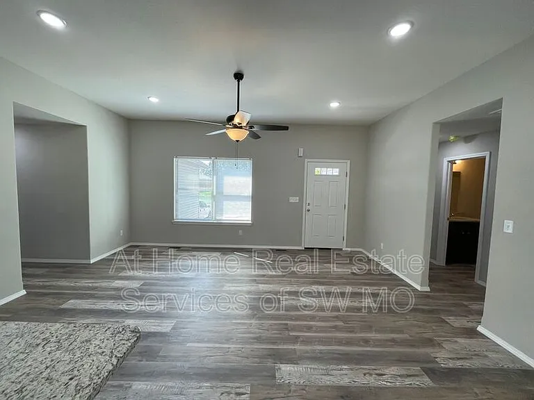 3921 W Linwood St — Photo 5