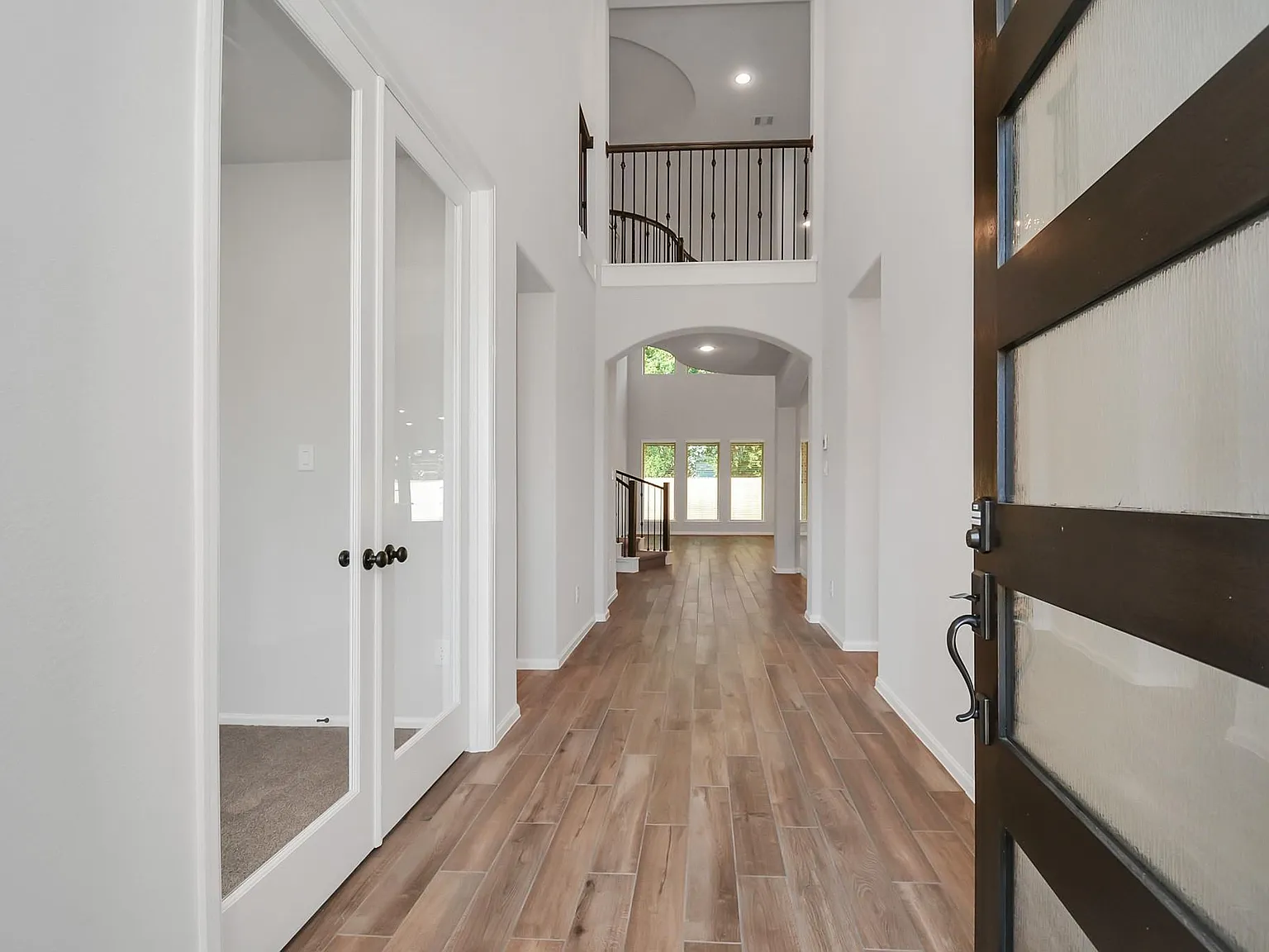 4 bed, 3.5 bath, 3407 sqft, $3,950 — Photo 4
