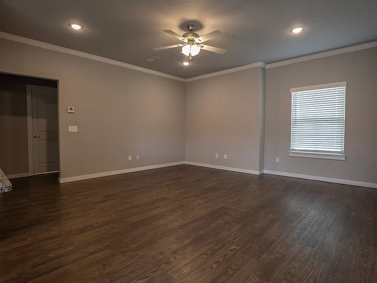 1914 Booker Cir — Photo 6