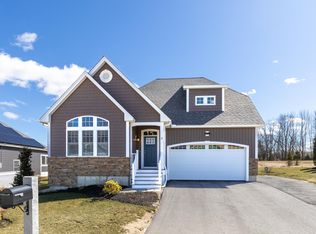 8 Hayden Dr, Dover, NH 03820