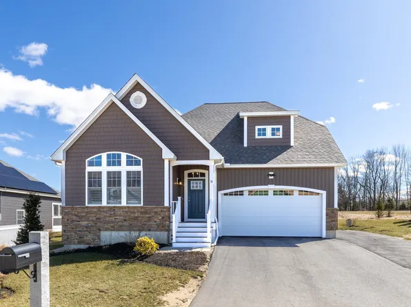 8 Hayden Drive, Dover, NH 03820