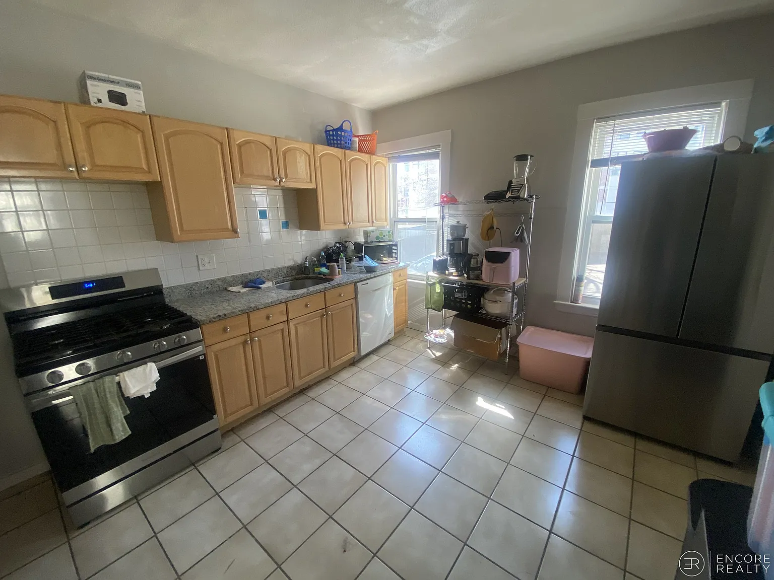 4 bed, 1250 sqft, $4,250 — Photo 2