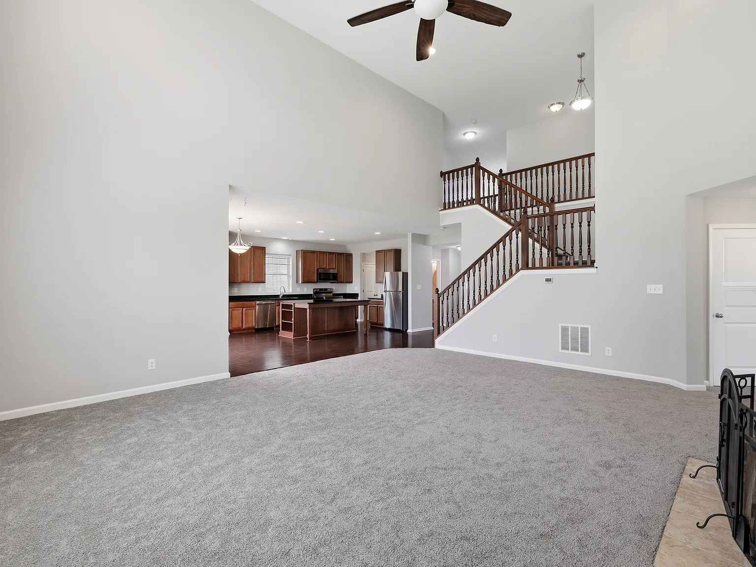 4 bed, 3324 sqft, $2,700 — Photo 3