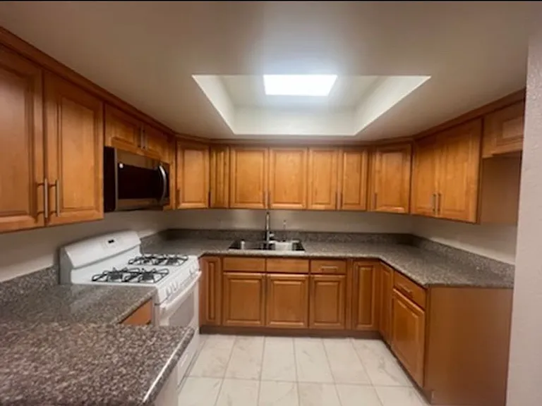 704 E Maple St #3 — Photo 4