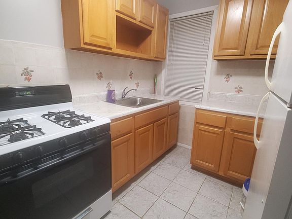 4th image of 11002 160th St Floor 2