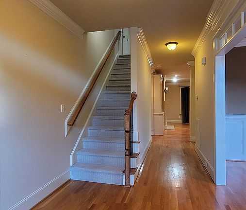 3rd image of 130 Brookwynd Ct