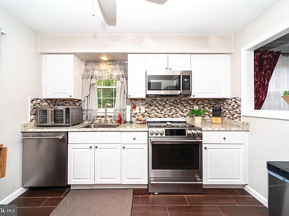 4th image of 6 Stoneham Pl