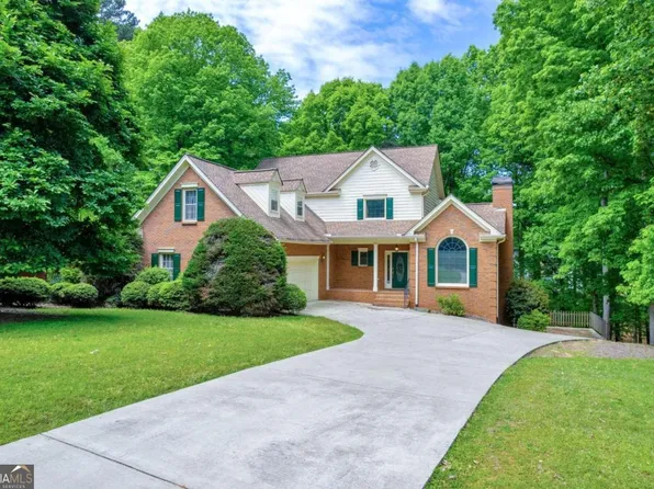 6100 Woodlake Dr, Buford, GA 30518