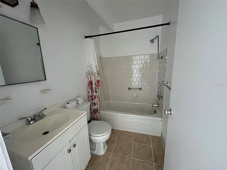 1707 Club Cir #1707 — Photo 6