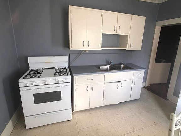 3rd image of 412 E Main St