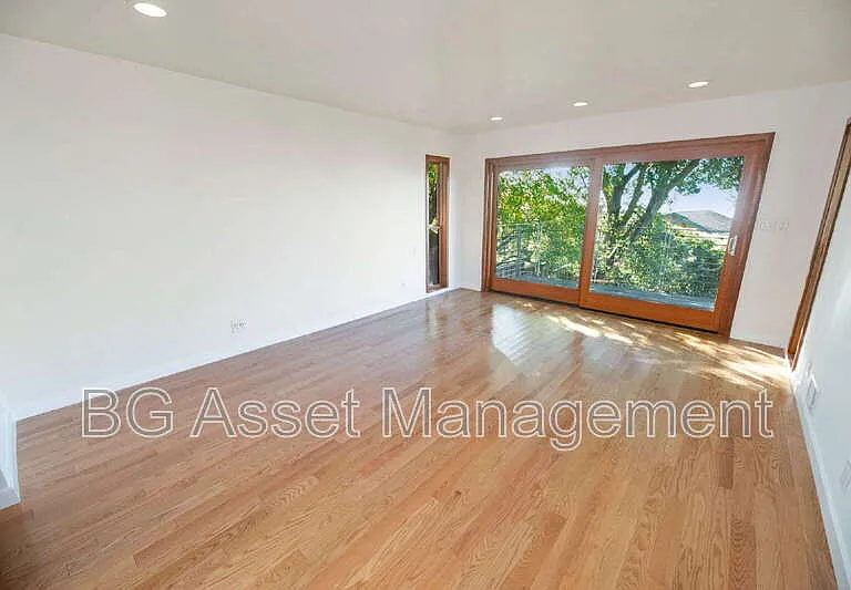 1411 Arlington Blvd — Photo 14