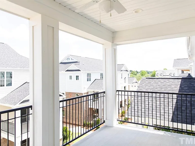 517 Gathering Park Cir — Photo 42