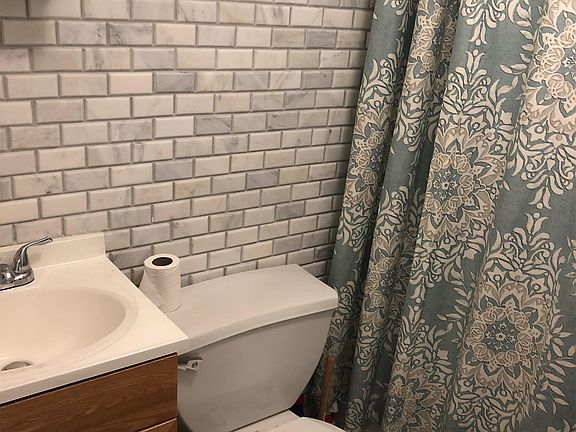5th image of 34 Andrews St #B