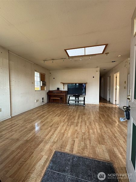 4th image of 5712 S Augusta Street