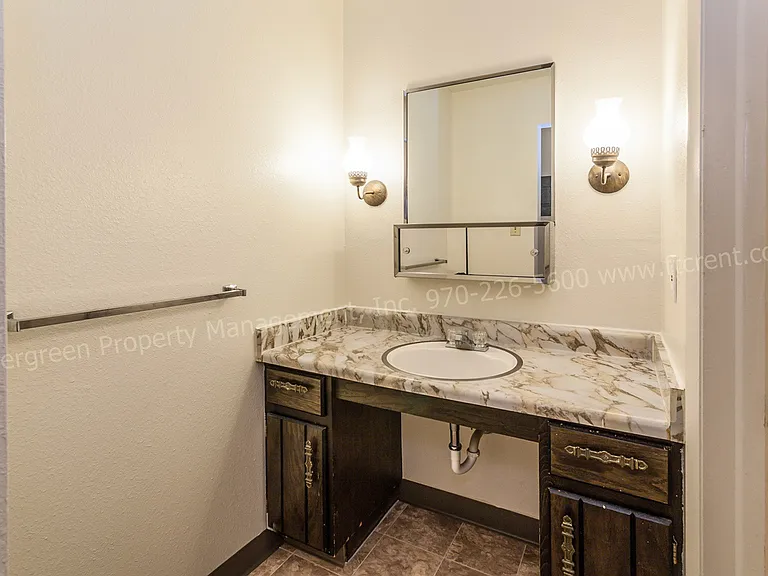 1314 E 16th St — Photo 30