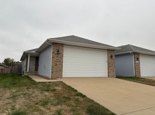 2912 Sandy Ln, Springfield, IL 62711