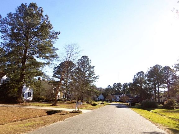 4th image of 2720 Royal Dr
