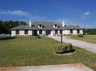 132 Rue Des Chateaux, Tarpon Springs, FL 34688