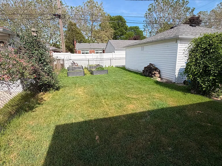 8610 N Evangeline St — Photo 16