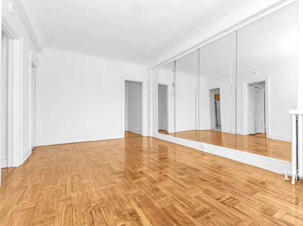 409 Edgecombe Avenue image 4 of 13