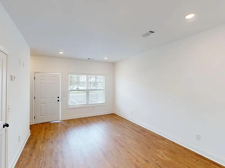 852 Levitan Dr — Photo 12