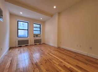 310 E 74th St #1T, New York, NY 10021