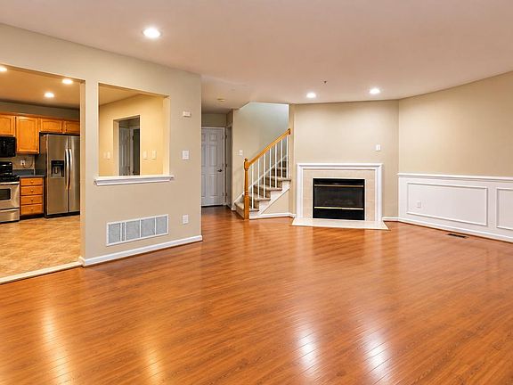 4th image of 103 Eagle Ct #103