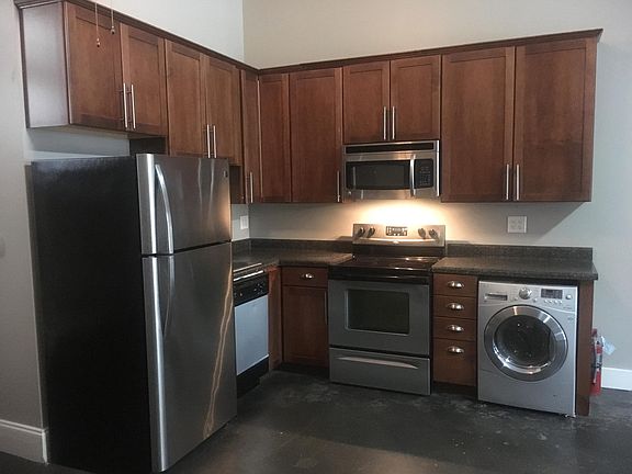 4th image of 415 Saint Francis St #111