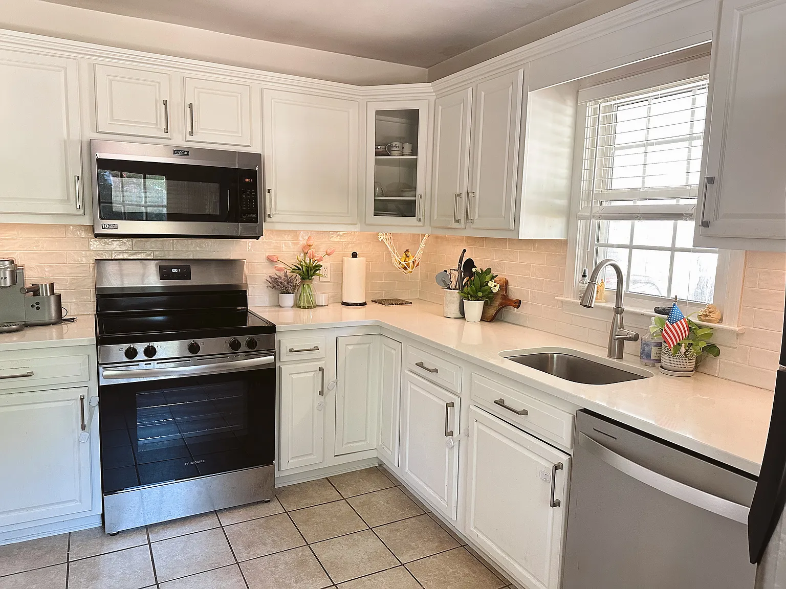2 bed, 1277 sqft, $2,200 — Photo 2