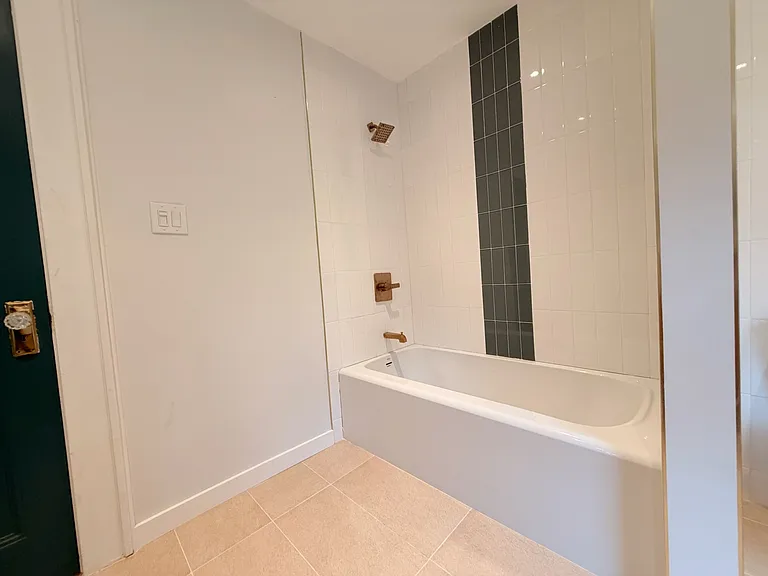 160 Clairmont Ter — Photo 26