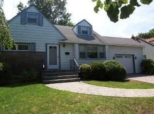 3550 Sarah Dr, Wantagh, NY 11793