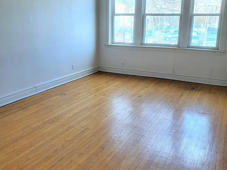 4423 W Irving Park Rd #1F — Photo 2