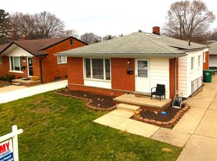 32474 Leona St, Garden City, MI
