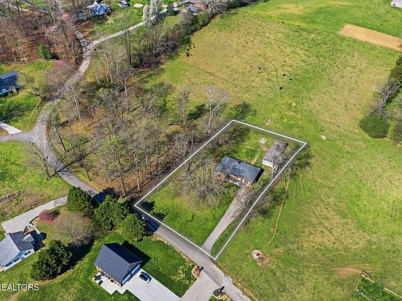 4th image of 110 Hart Cemetery Ln