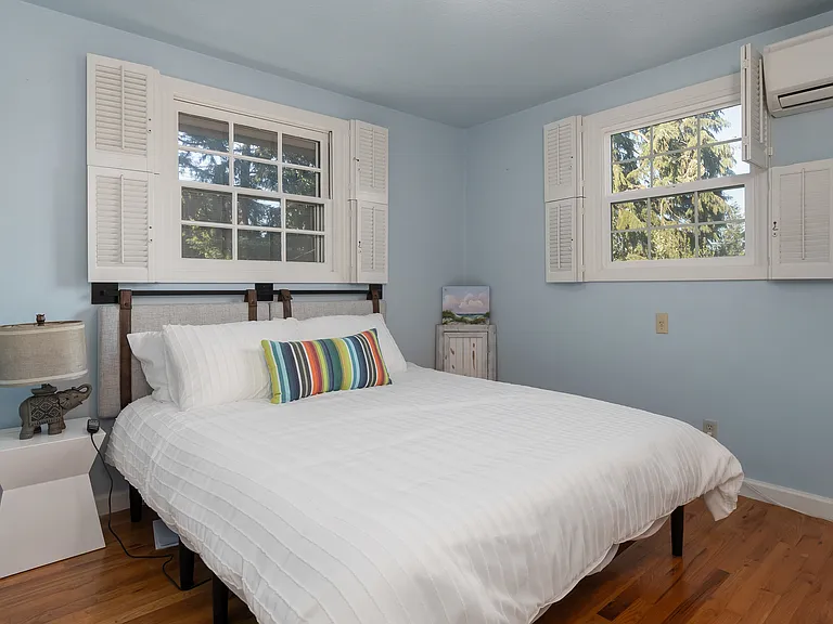 1565 Flintridge Ave — Photo 7