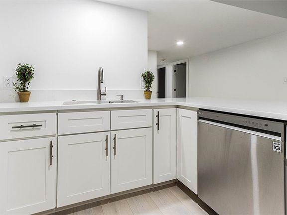 5th image of 100 Oakmont Ln APT 610