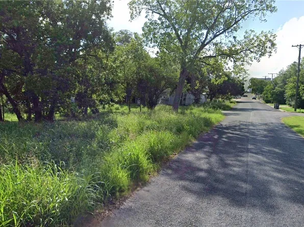 101 N Victoria St, Victoria, TX 77901