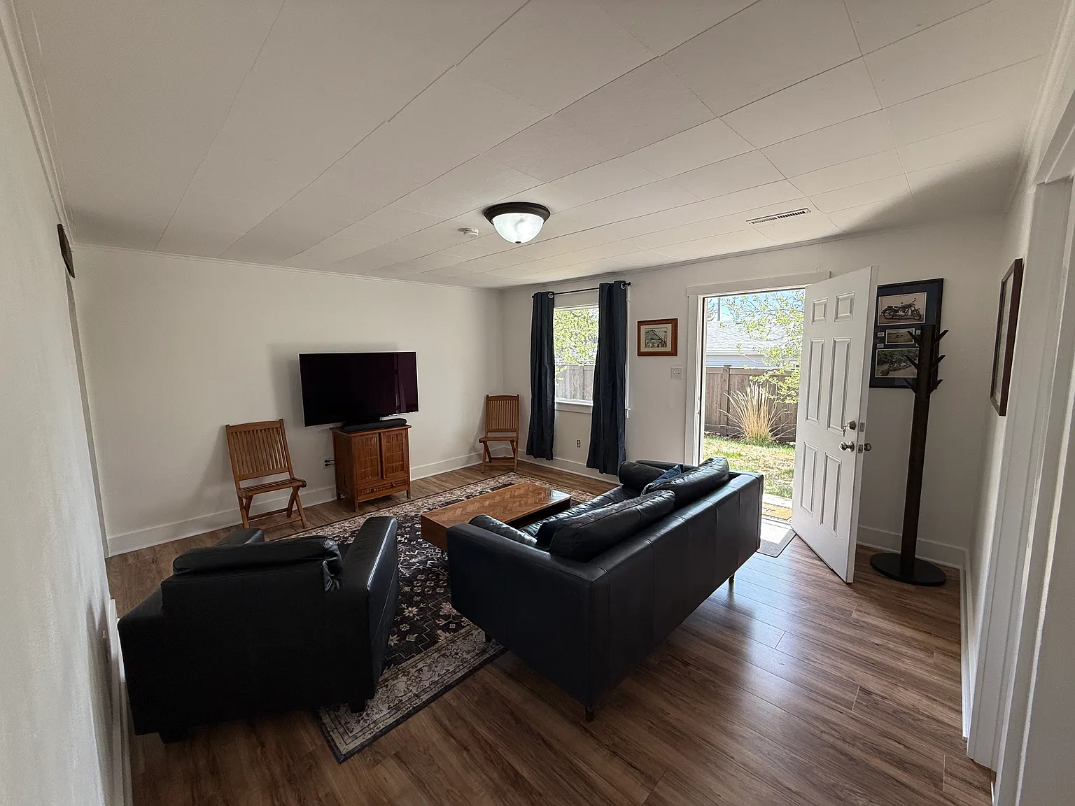 2 bed, 717 sqft, $2,400 — Photo 3