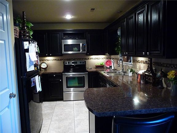 3rd image of 1297 E Ash St
