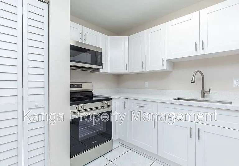7750 SW 10th Ct #B — Photo 2