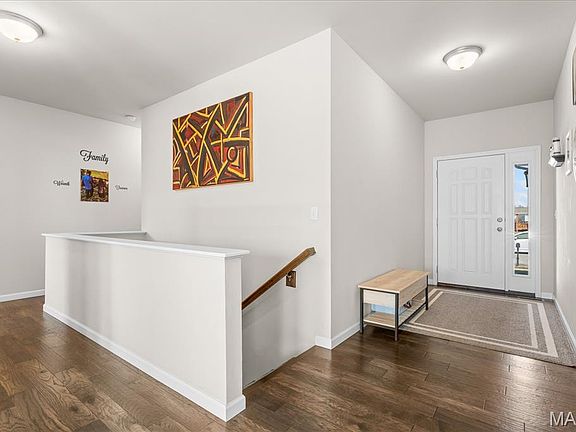 3rd image of 225 Kenley Ct