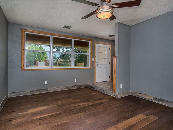 4th image of 120 E 27th Ave